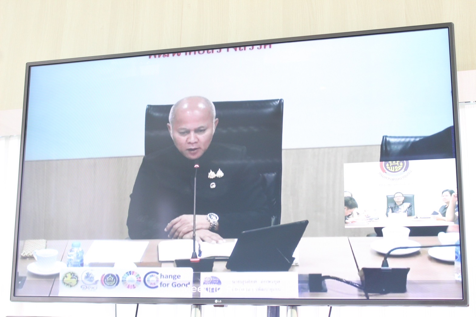 พช.อ่างทอง ร่วมการประชุมกรมการพัฒนาชุมชน ครั้งที่ 10/2568 ผ่านระบบวีดิทัศน์ทางไกล (Video Conference)