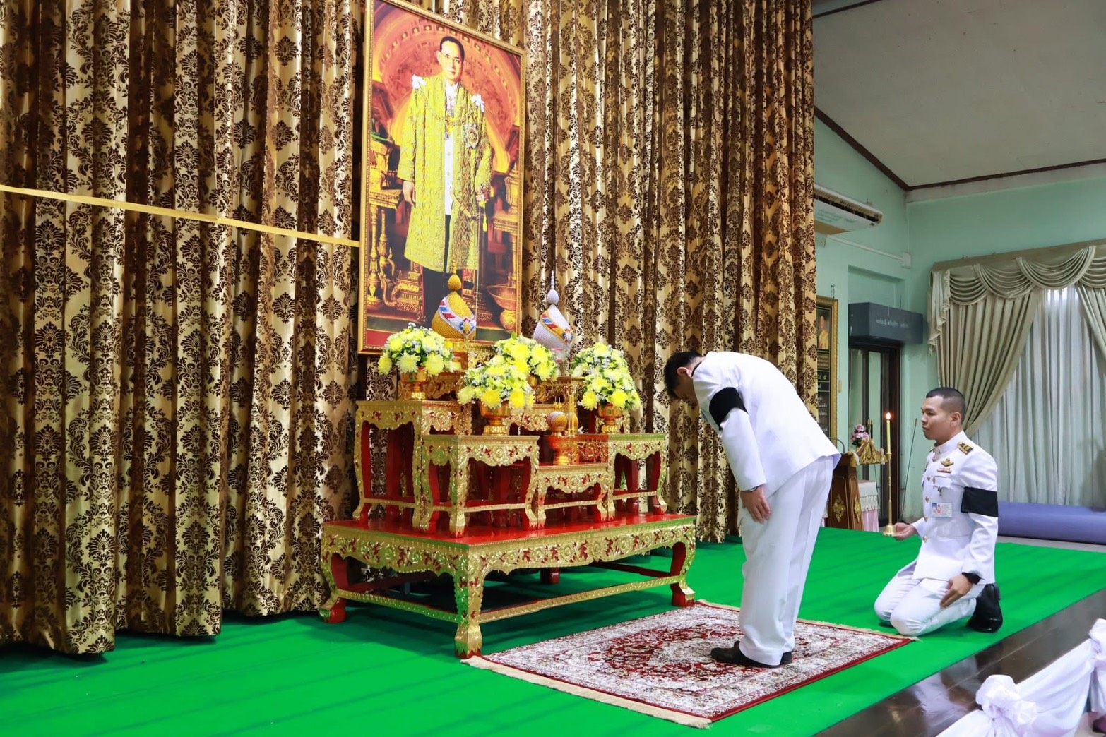 พช.อ่างทอง ร่วมพิธีสวดพระพุทธมนต์และทำบุญตักบาตร ถวายพระราชกุศล เนื่องในวันคล้ายวันพระบรมราชสมภพพระบาทสมเด็จพระบรมชนกาธิเบศร มหาภูมิพลอดุลยเดชมหาราช บรมนาถบพิตร วันชาติ และวันพ่อแห่งชาติ 5 ธันวาคม 2568